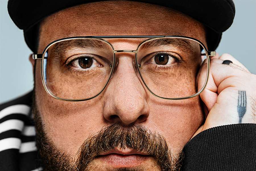 manwithglassesstudioportrait